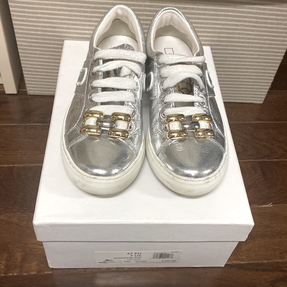 Marc Jacobs metallic  sneakers.